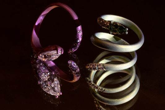 Scopri la ineguagliabile dei nostri gioielli in titanio con diamanti sintentici